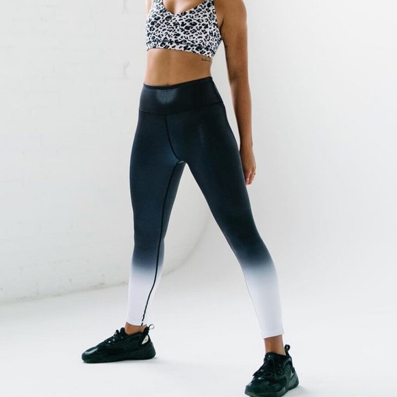 ZYIA Pants - Zyia black metallic ombre light workout tights NWT size 8/10